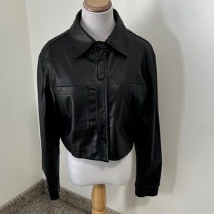 🟡 NWOT Aaron & Amber Cropped Faux Leather Shirt Jacket